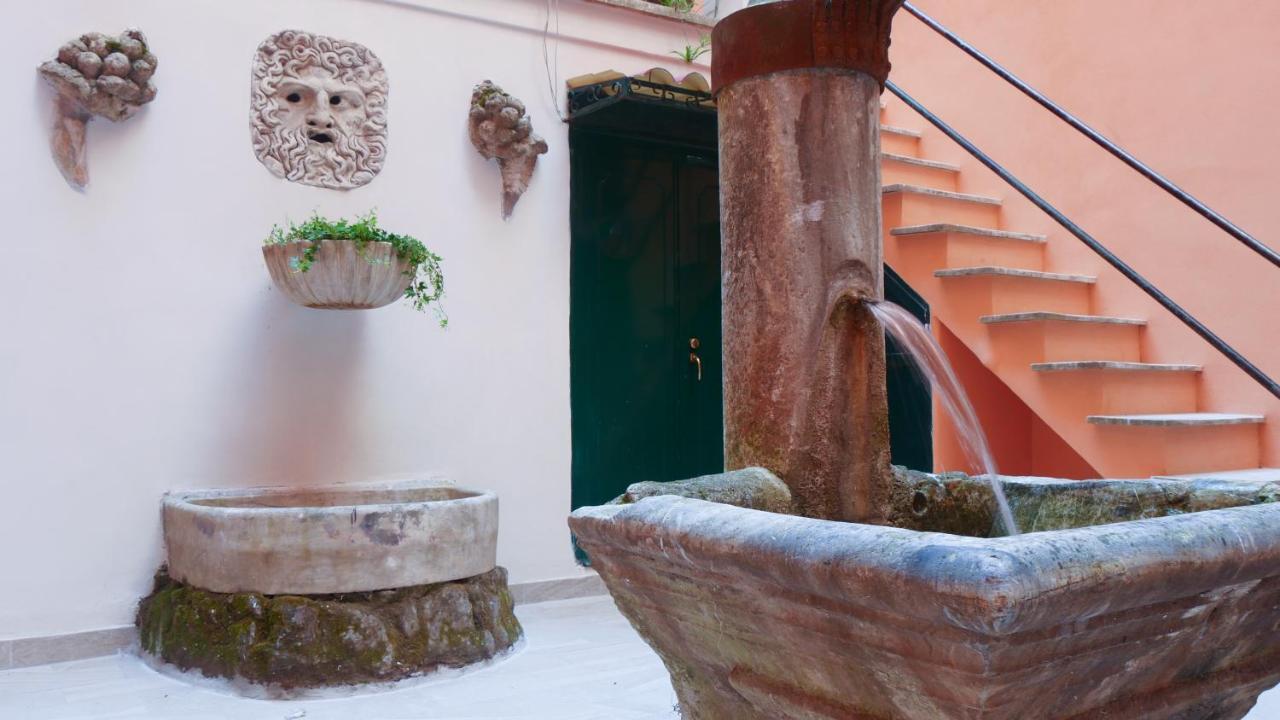 Joivy Trevi Fountain'S Relais Apartment Rome Bagian luar foto
